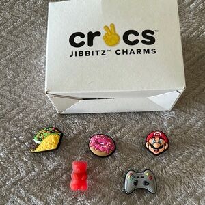 Crocs Jibbitz 5 charms: taco, donuts, Mario, red gummy bear, game controller
